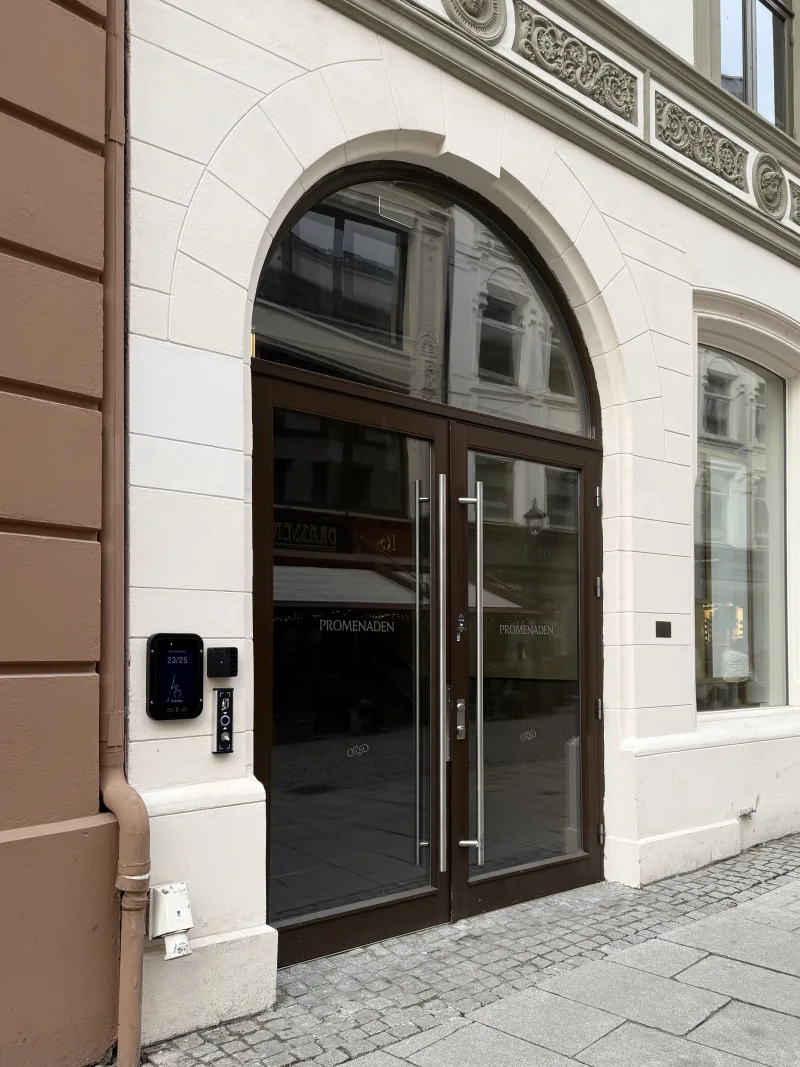 Defigo-utstyrt inngang i et norsk boligbygg